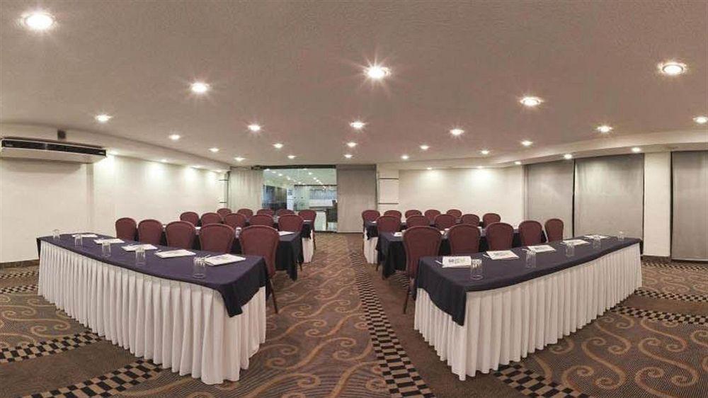 Holiday Inn Express Toluca By Ihg Exterior photo