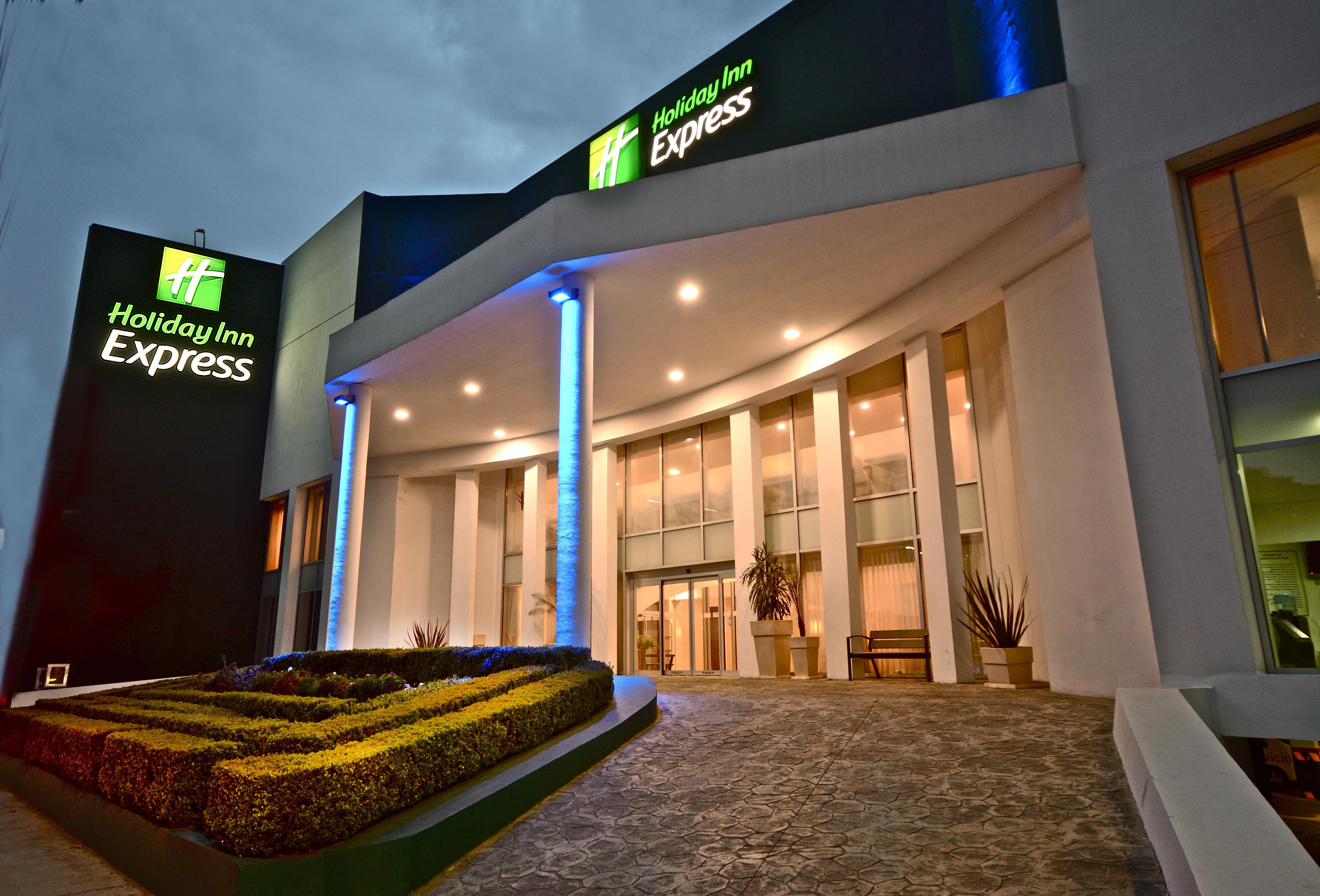 Holiday Inn Express Toluca By Ihg Exterior photo