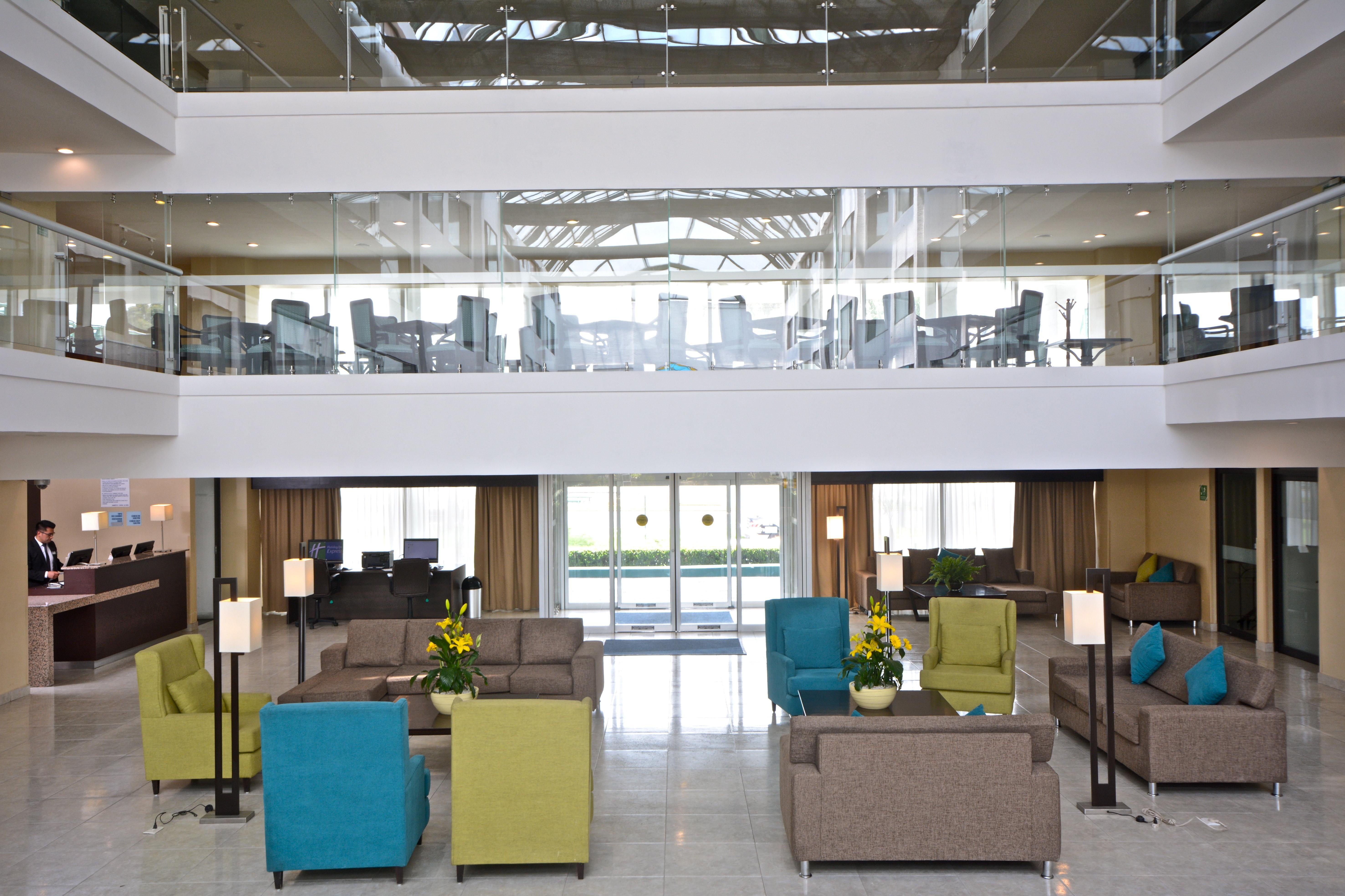 Holiday Inn Express Toluca By Ihg Exterior photo