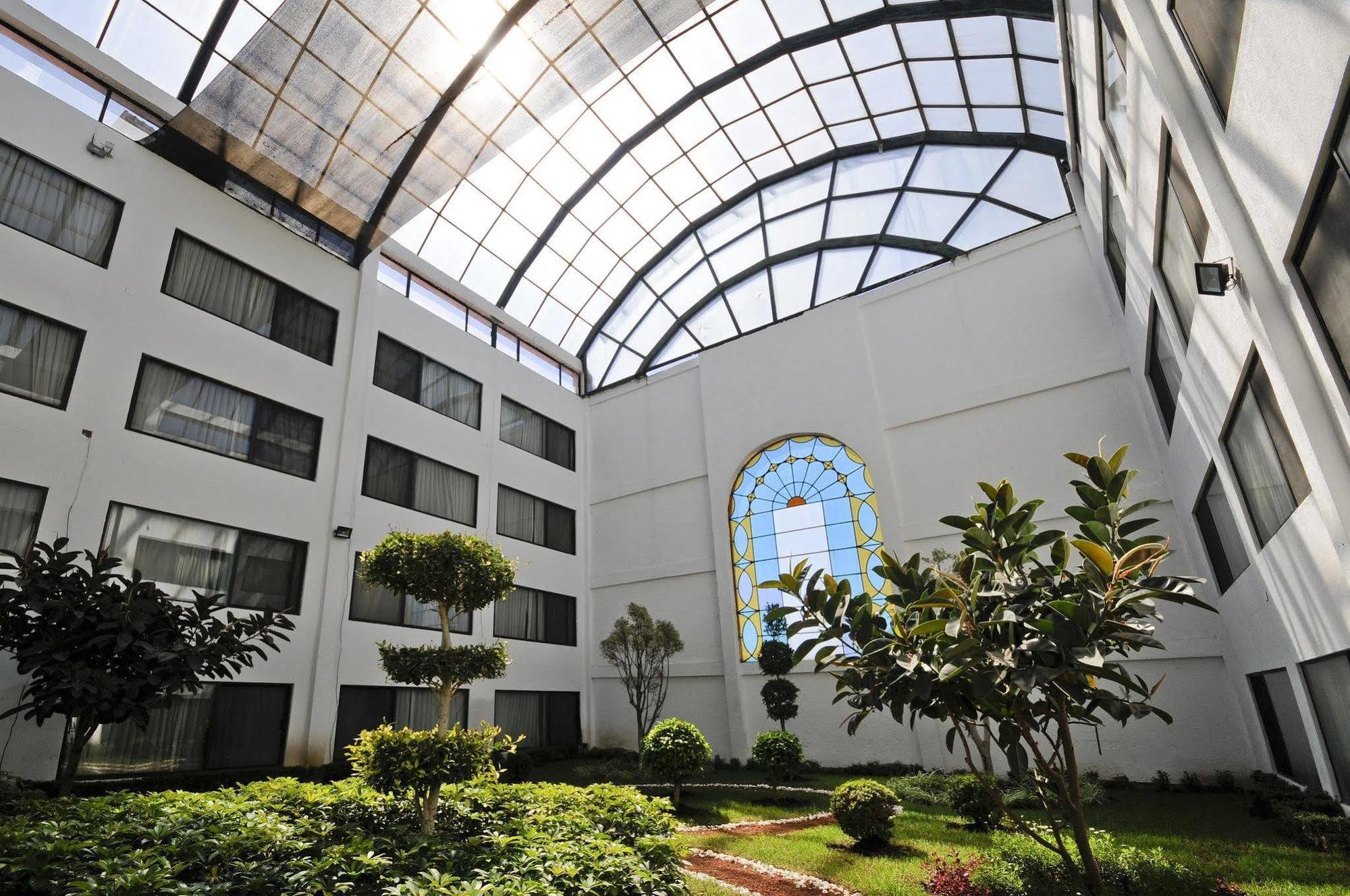 Holiday Inn Express Toluca By Ihg Exterior photo